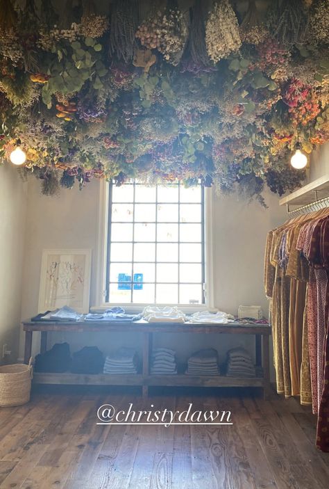 Dried Flowers Ceiling Decor, Dried Flower Ceiling Installation, Florals From Ceiling, Hanging Dried Flowers Decor Ceiling, Dried Flowers Ceiling, Dried Flowers Hanging From Ceiling, Flowers On Ceiling, Flowers On The Ceiling, Teenage Hangout