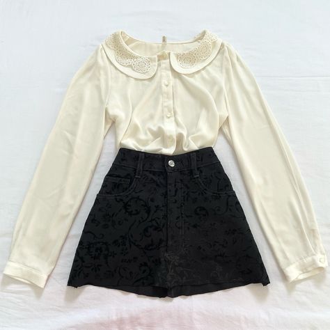 ✿ SOLD 𝜗𝜚˚𓍯𓂃𓏧♡ Peter Pan collar Korean blouse ✨ Brand : jugeunke Bust : 30/32/34/35.5(36 AS WELL) length : 23 sleeves : 24 condition & quality : 10/10 Led Store, Korean Blouse, Pan Collar, Peter Pan Collar, Peter Pan, Collar