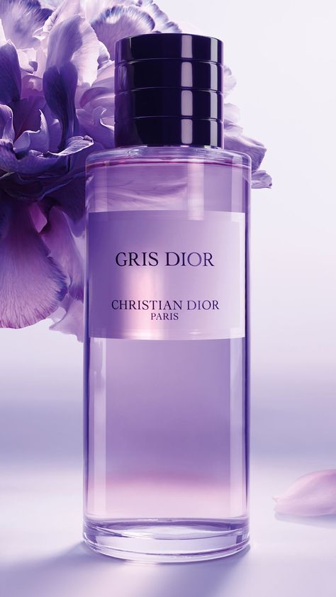 Aesthetic Perfumes, Girls Perfume, Gris Dior, Perfume Layering, Arabian Perfume, Perfume Aesthetic, Victoria's Secret Perfume, Cologne Collection, Dior Fragrance