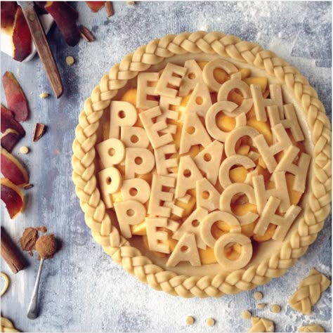 16 Decorative Pie Crusts That are (Almost) Too Pretty To Eat | Chatelaine Pie Weaving, Pretty Pie Crust, Fancy Pie Crust, Pie Crust Art, Crust Designs, Decorative Pie Crust, Pie Designs, Pie Crust Designs, Pie Decoration