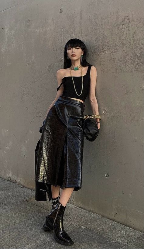 Strong Bold Women Photography, Inferno Lady Style, Inferno Lady, Leather Midi Skirt Outfit, Dark Grunge Outfits, Alt Asian, Paradise Girl, Cat Outfit, Punk Street Style