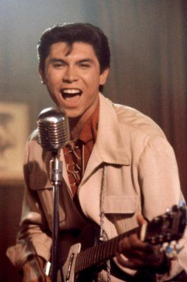 Lou Diamond Phillips as Ritchie Valens in La Bamba Ritchie Valens La Bamba, Lou Diamond Phillips, Esai Morales, Best Classic Movies, Ritchie Valens, Estilo Cholo, Star Character, Columbia Pictures, Movie Stills