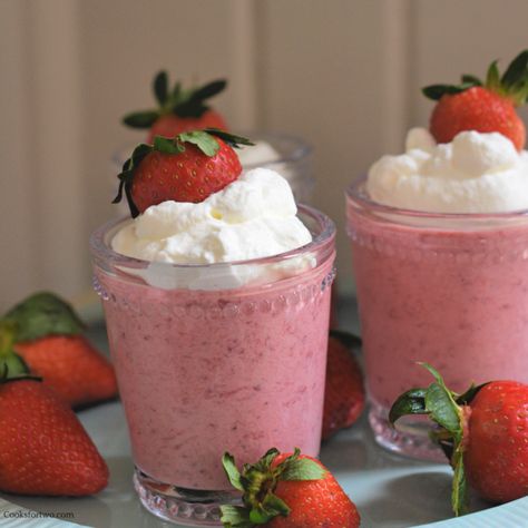 Strawberry Mousse Recipe For Two Beef With Noodles, Strawberry Mousse Recipe, Recipe For Two, Berry Recipes, Strawberry Mousse, Dessert For Two, Chop Suey, Strawberry Puree, Mousse Recipes