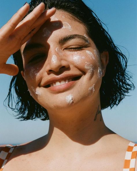 Summer Beauty Editorial, Routine Photography, Nivea Sunscreen, Women Photoshoot Ideas, Products Photoshoot, Cera Ve, Beach Skincare, Wellness Day, 2023 Beach