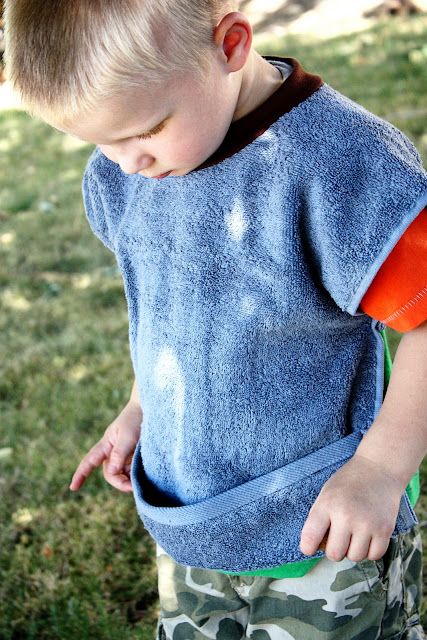 Bib Tutorial, Bibs With Sleeves, Toddler Bib, Toddler Bibs, Bib Pattern, Sewing Tutorials Free, Baby Projects, Baby Diy, Craft Time