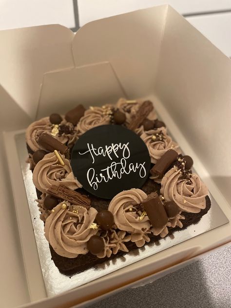 Made this for my beothers 18th. Was a crowd pleaser. Good to change it up instead of cake 😊 Decorated Brownies Birthday, Brownie Cake Decoration, Brownie Cake Design, Brownie Cake Birthday, Cookies Coklat, Brownie Birthday Cake, Birthday Preparation, Brownie Birthday, Birthday Brownie