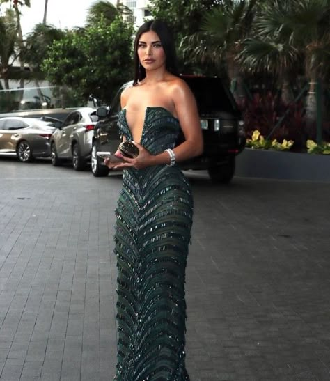 Fashion Outfits Dresses, Met Gala Outfits, Prom Girl Dresses, Classy Prom Dresses, Outfits Dresses, Elegant Prom Dresses, Unique Prom Dresses, Evening Gown Dresses, Prom Dress Inspiration