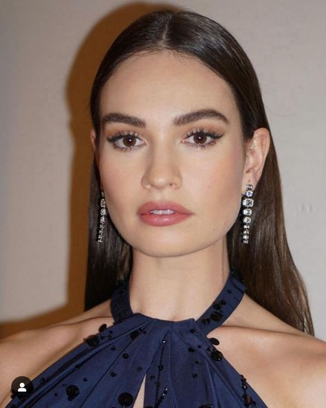 Lily James Makeup, Face Template Makeup, Baby Shower Makeup, Lilly James, Elizabeth Swann, Face Template, Soft Makeup Looks, British Fashion Awards, Big Ears