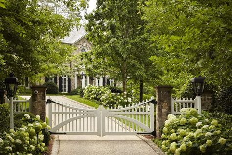 Fairfield Estate – Howard Design Studio Picket Fence Gate, White Gate, Driveway Entrance Landscaping, Farm Entrance, Driveway Entrance, Driveway Design, Driveway Landscaping, Stone Columns, White Picket Fence