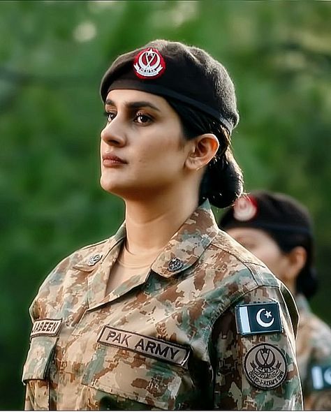 Olivia Palermo Makeup, Kubra Khan, Reference Models, Pak Army Soldiers, Pakistan Armed Forces, Army Look, Army Police, Army Images, Pak Army