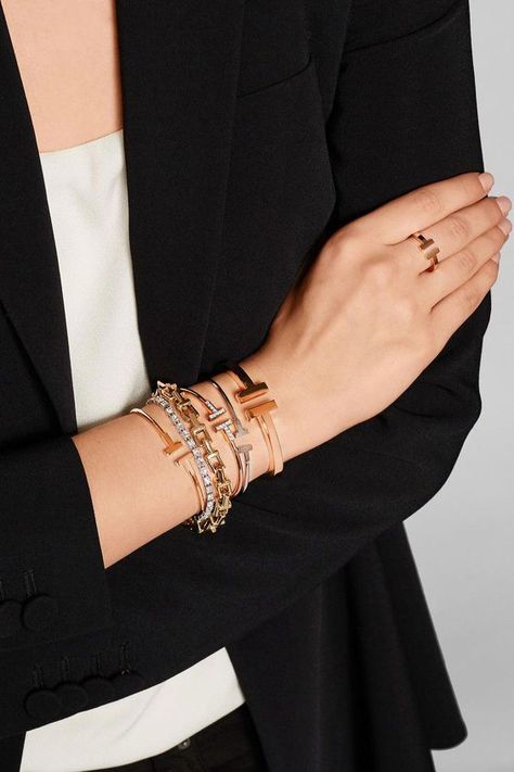 Gold Bracelets Stacked, Tiffany And Co Bracelet, Tiffany Bracelets, Jewelry Photoshoot, Gold Armband, Classy Jewelry, Tiffany And Co, Rose Gold Bracelet, Diamond Bracelets