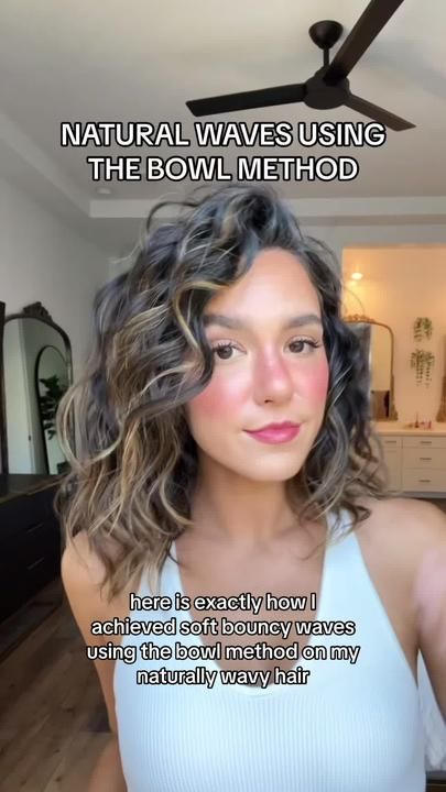 Medium Hair Wavy Styles, How To Style Short Wavy Hair Naturally, Hair Cuts For Natural Wavy Hair, Mid Length Hairstyles For Wavy Hair, Bowl Hair Method, Wavy Hair How To Style, Curl Bowl Method, Wavey Hair Styles Naturally Medium, Medium Natural Wavy Hair