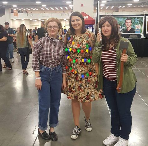 Stranger Things Pumpkin, Stranger Things Halloween Party, Stranger Things Lights, Stranger Things Halloween Costume, Barb Stranger Things, Stranger Things Cosplay, Stranger Things Upside Down, Stranger Things Costume, Joyce Byers