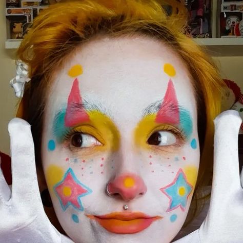 Clown Makeup Colorful, Sweet Clown Makeup, Cute Clown Inspired Makeup, Pink And Blue Clown Makeup, Clown Girl Makeup, Clowncore Makeup Tutorial, Pink Clown Makeup, Cute Clown Makeup Aesthetic, Clown Makeup Aesthetic