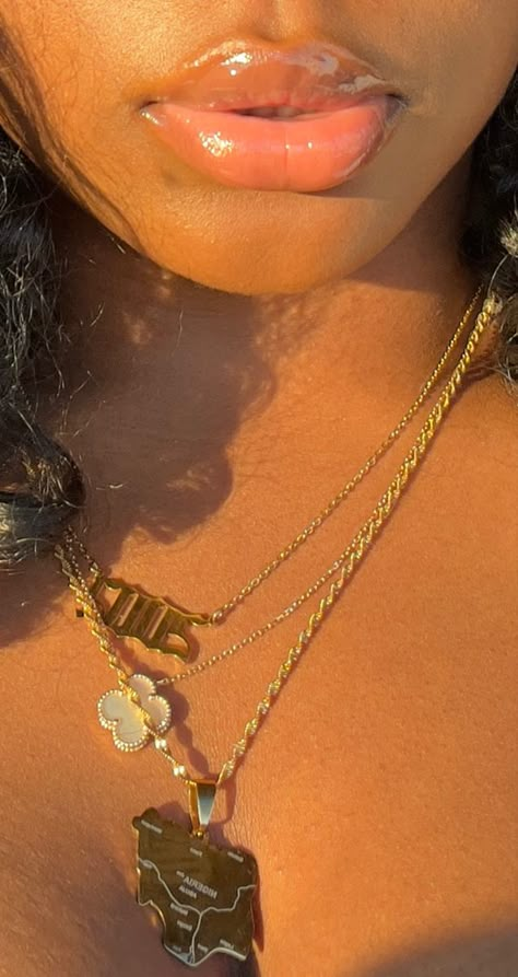 gold jewelry, golden hour, black women Gold Jewelry On Black Skin, Gold Jewellery On Dark Skin, Gold Jewelry On Tan Skin, Black Women Wearing Gold Jewelry, Black Women Golden Hour, Gold Jewelry On Brown Skin, Gold Hoops Black Women, Yellow Gold Jewelry Aesthetic, Jewlrey Aesthic Black Women