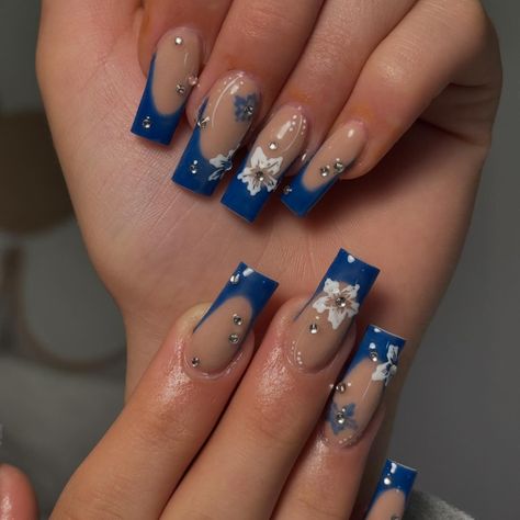 gorgeous set 🦋✨ • • • #nail #nailart #naildesign #nailsnailsnails #acryl #acrylicnails #acrylics #square #squarenails #squarenailshape #longnails💅 #longnails #longsquarenails #french #frenchnails #frenchies #blue #blueaesthetic #bluenails #bluefrenchies #hibiscusflower #hibiscusnails #gelderland Acrylic Nails Square Blue, Square Dark Blue Nails, Dark Blue Nail Designs Ideas, Royal Blue Nails Square, Royal Blue Acrylic Nails Ideas, Blue French Tip Nails With Design, Blue Square Acrylic Nails, Royal Blue French Tip Nails, Acrylics Square