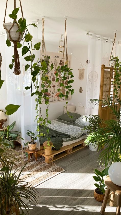 Lots Of Plants, Earthy Home Decor, Earthy Home, Room With Plants, Green Rooms, Dream Room Inspiration, Room Ideas Bedroom, Room Inspiration Bedroom, Dream Rooms