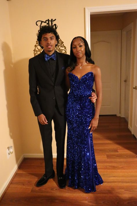 Navy Prom Dress Couple, Navy Blue Prom Couple, Prom Black Couples, Blue Prom Couple, Dark Blue Prom Dress, Navy Blue Prom Dress, Prom Couples, Winter Formal Dresses, Prom Ideas