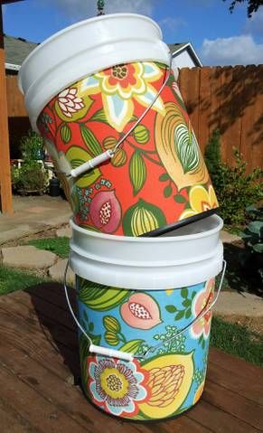 Upcycled Planters, Painted Trash Cans, Bucket Crafts, Fruit Trees In Containers, Growing Tomato, Tomato Growers, Painted Tires, Growing Tomato Plants, Small Utility