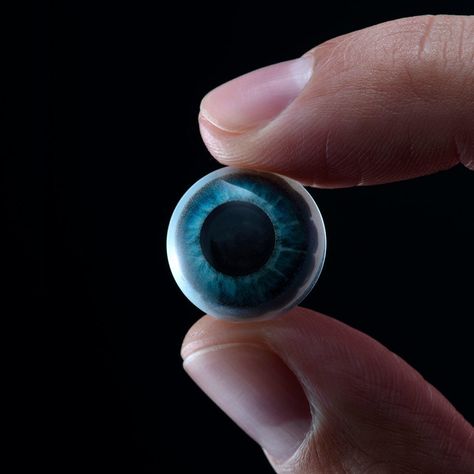 Mojo Vision Smart Contact Lens Puts Smart Glasses Functionality Straight On Your Eyeball | SHOUTS Smart Contact Lenses, Eye Tracking, Vr Glasses, Low Vision, Smart Glasses, Startup Company, Tech Startups, Contact Lens, Augmented Reality