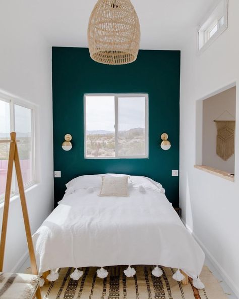 Mid Century Bedroom Decor, Teenage Room Decor, Beautiful Bedroom Colors, Small Apartment Bedrooms, Contemporary Bedroom Design, Teal Bedroom, Small Bedroom Designs, Green Walls, Bedroom Color