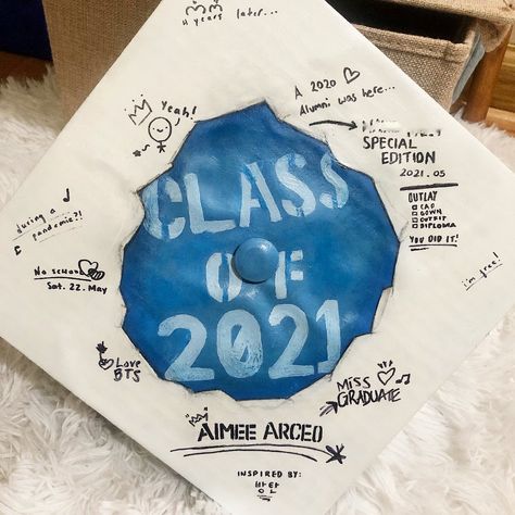 Cap Decoration Graduation Aesthetic, Bts Inspired Graduation Cap, Cap Decorations For Graduation, Graduation Caps Aesthetic, Kpop Cap Ideas For Graduation, Kpop Graduation Cap Ideas, Bts Cap Graduation, Aesthetic Grad Cap Ideas, Seventeen Graduation Cap