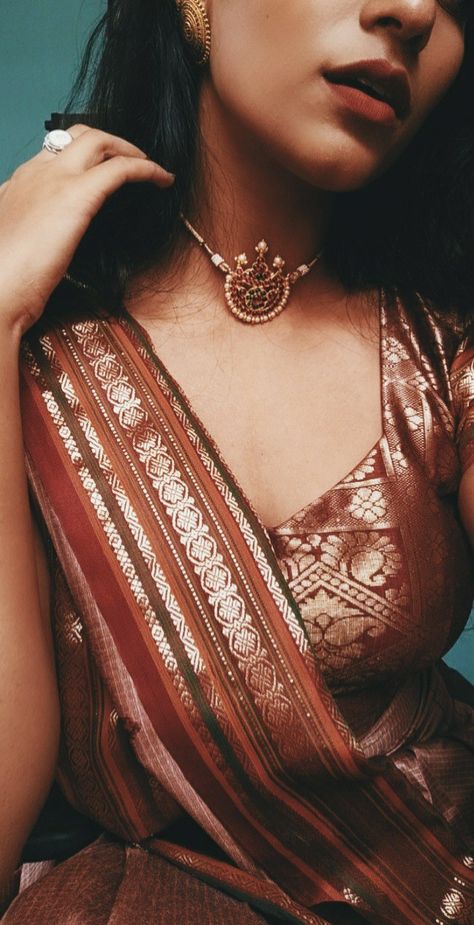 #gold #asthetic #indian #jewellery #weddings #traditional #classy #silk #saree #antique #goldpedant #pendats Saree With Gold Jewellery, Brown Saree, Marathi Culture, Saree Poses, Design Blouse, Traditional Wear, Casual Chic Outfit, Chic Outfit, Nice Things