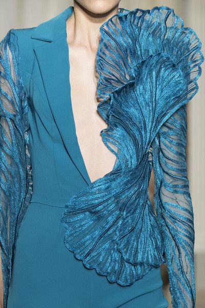 a3545bd79d31f9a72d3a78690adf73fcdesc50582659ri Tony Ward, Mode Inspiration, Style Chic, Fashion Details, Kuwait, Dress Details, Blue Dress, Couture Fashion, Madonna