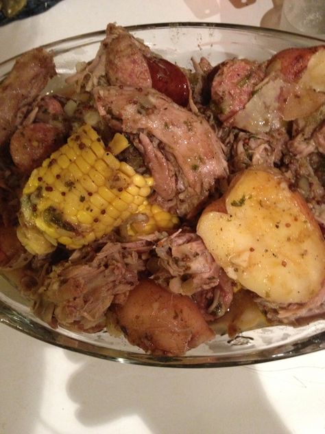 Turkey Necks Boil with Corn Potatoes and Sausage Turkey Necks And Potatoes, Boiled Neckbone Recipes, Smoked Turkey Necks, Turkey Neck Recipe, Turkey Gravy Recipe, I Heart Recipes, Heart Recipes, Turkey Neck, Boiled Food