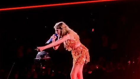 Taylor Swift Defends Fan Who May Have Been Roughed Up During Philadelphia 'Eras' Concert Eras Concert, Bad Blood, It's Going Down, Taylor Swift Fan, Latest Movies, Video Content, Entertainment News, Philadelphia, Taylor Swift