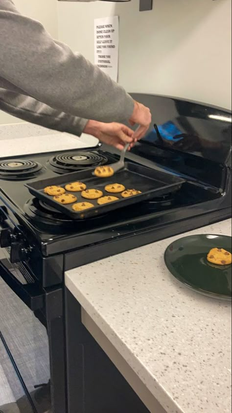 Baking Aesthetic With Bf, Baking Cookies Aesthetic Couple, Cute Date Ideas Aesthetic Winter, Chef Bf Aesthetic, Date With Him Aesthetic, Cooking For Husband Aesthetic, Fake Date Aesthetic, Boyfriend Sleepover Aesthetic, Cute Food Ideas For Boyfriend