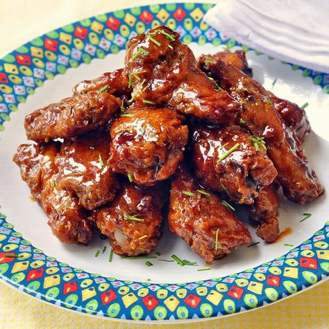 Crispy Baked Maple Sriracha Wings Maple Sriracha, Sriracha Wings, Newfoundland Recipes, Crispy Wings, Rock Recipes, Crispy Chicken Wings, Deep Fryer, Super Bowl Food, Snacks Für Party