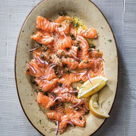 Salmon Crudo with Red Onion and Fried Capers | Williams Sonoma Salmon Crudo, Hot Weather Meals, Fried Capers, Bbq Seafood, Raw Fish, Salmon Dishes, Sushi Recipes, God Mat, Baked Salmon