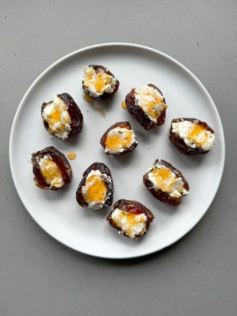 Boursin Stuffed Dates Boursin Stuffed Dates, Brie Stuffed Dates, Stuffed Dates Recipes Appetizers, Date Appetizers, Stuffed Dates Recipes, Filled Dates, Dates Recipes, Dates Stuffed, Super Easy Appetizers