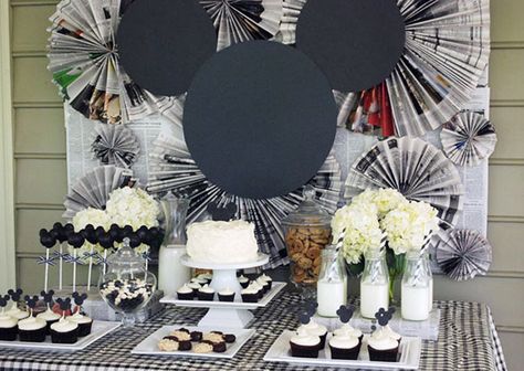 Mickey Room, Bolo Do Mickey Mouse, Fiesta Mickey Mouse, Mickey Theme, Mickey Mouse Clubhouse Party, Mickey Birthday Party, Mickey Mouse Theme, Disney Birthday Party, Mickey Mouse Parties