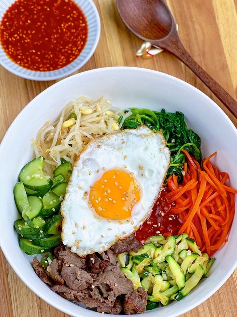 Bimbimbop Recipe, Bibimbap Aesthetic, Vegetable Bibimbap, Korean Bibimbowl, Easy Bibimbap Bowl, How To Make Bibimbap, Bibimbap Bowls, Bibimbap Sauce, Korean Bimbap Bowls