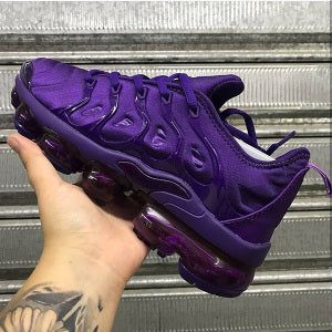 Purple Nike Air, Boss Shoes, Burgundy Sneakers, Sneakers Walking, Running Sneakers Women, Purple Sneakers, Tennis Sneakers, Sneakers Running, Cute Nike Shoes