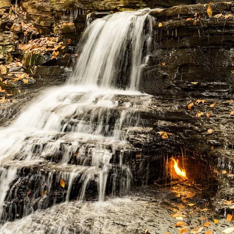 Meet Eternal Flame Falls: An Eerily Beautiful Spot In Western New York - TravelAwaits Tennessee Waterfalls, Hot Dog Stand, Western New York, Eternal Flame, Autumn In New York, The Uncanny, Pretty Places, Great Lakes, Adventure Awaits