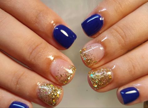 Navy Blue And Gold Dip Powder Nails, Blue And Gold Gel Nail Designs, Blue Gold Manicure, Wedding Nails Bridesmaid Navy Blue, Navy And Gold Dip Nails, Dark Blue Nails With Accent Nail, Navy Blue And Yellow Nails Design, Navy And Gold Manicure, Nails With Blue And Gold