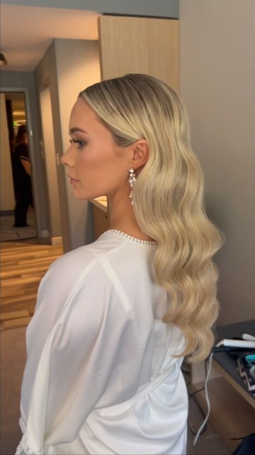 Hairstyles For Strapless Dresses Prom, Wedding Long Blonde Hair, Wedding Hair Front Pulled Back, Veil Long Hair Down, Ball Hair Down, Strapless Formal Dress Hairstyles, Pinned Curled Hair, Bridal Hair Blonde Long, Bridal Waves With Headband