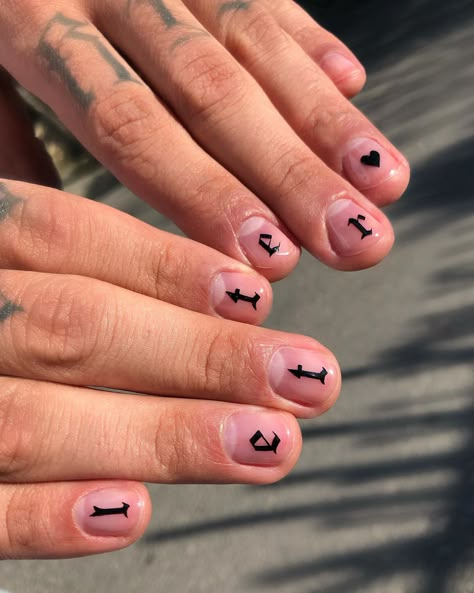 Nail Art Letters Initials, Lettering On Nails, Boyfriend Name Nails, Nails With Text, Name On Nails Boyfriends, Lettering Nail Art, Word Nail Art, Writing On Nails, Letter On Nails