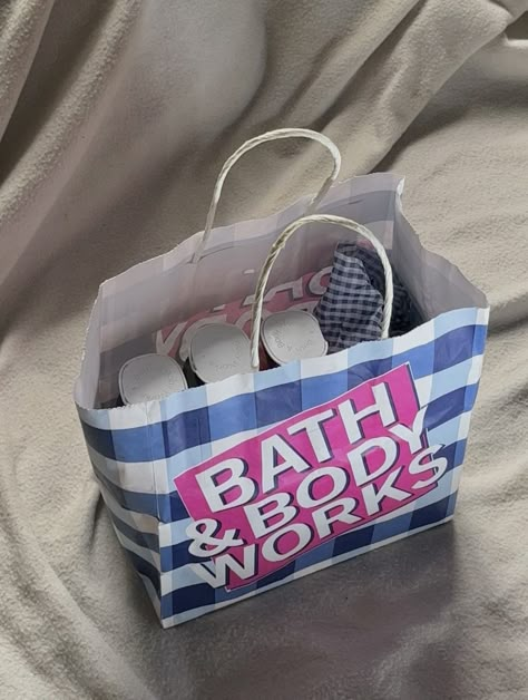 Bathandbodyworks Aesthetic, Shower Aesthetic, Aesthetic Bath, Bath And Bodyworks, Bags Aesthetic, Bath And Body Works, Body Works, Bath And Body, Bath