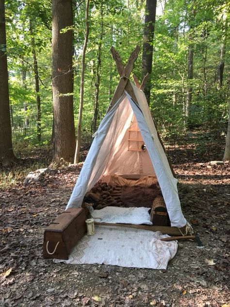 Larp Tent, Fantasy Cabin, Viking Bed, Viking Tent, Viking Camp, Backyard Fort, Tent Platform, Cabin Aesthetic, Jungle House