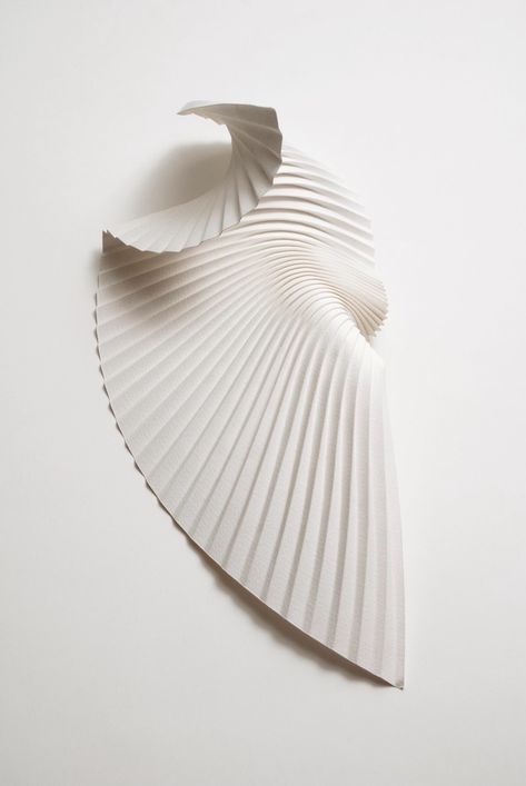 Richard Sweeney, Paper Folding Techniques, Paper Engineering, Folding Origami, Folded Paper, Art News, Paper Folding, Sculpture Installation, Kirigami