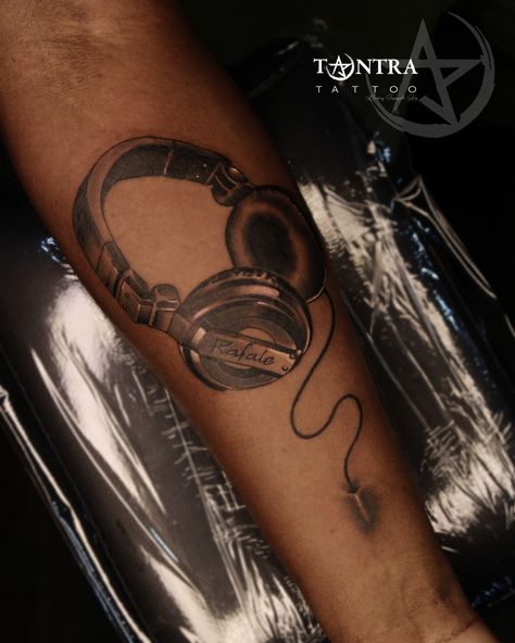 Earphones Tattoo, Headphones Tattoo Design, Tantra Tattoo, Headphones Tattoo, Group Tattoos, Music Tattoo Designs, Music Tattoo, Japanese Tattoo Art, Japanese Tattoo