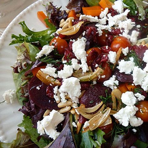 Mesclun Salad with Veggies, Goat Cheese, and Crispy Garlic Main Course Salads, Salad With Veggies, Mesclun Salad, Crispy Garlic, Garlic Recipe, Garlic Recipes, Delicious Salads, Goat Cheese, Soup And Salad