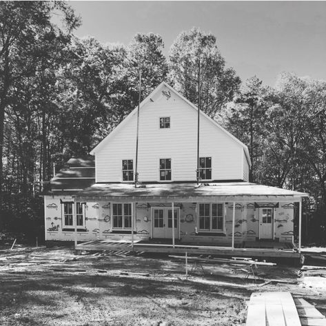 Home Tour: The Goodman House in Virginia – Schoolhouse The Goodman House, Goodman House, Beata Heuman, Hardie Plank, Old Farmhouse, Stay Inspired, Creative Outlet, Metal Roof, Home Tour