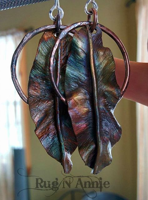 Flame painted copper earrings. Flame Painting, Designer Jewelery, Enameling Jewelry, Leaves Jewelry, Metal Art Jewelry, Wire Jewelry Earrings, Metalwork Jewelry, Mixed Metal Earrings, Metal Clay Jewelry