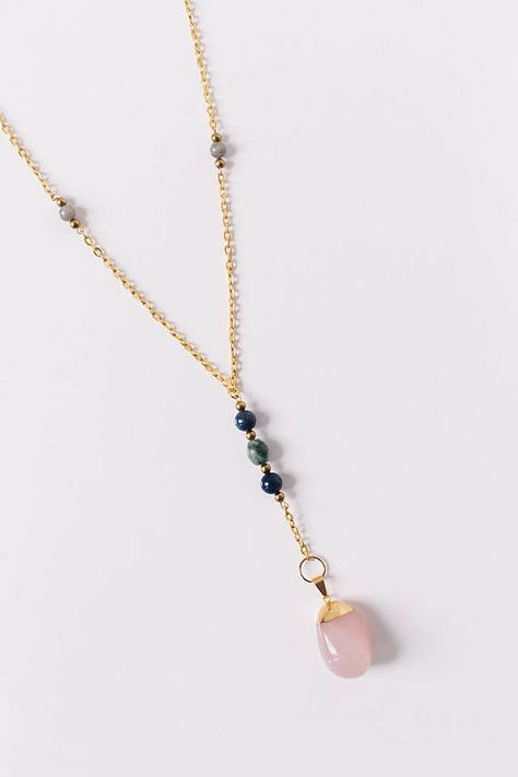 Anahata Drop Necklace 2017 ​ ::: ANAHATA ::: ​ • the heart chakra • • love • • compassion • • joy • • center of your connection to others, your sense of empathy, self-love, and altruism • ​ ::: AFFIRMATION ::: ​ I give and receive unconditional love to myself and others. • Rose Quartz Y Necklace Gold, Chip Necklace, Jewelry Repurposed, Vintage Jewelry Repurposed, Gold Lariat Necklace, Diy Collier, Bijoux Fil Aluminium, Y Necklace, Gold Bar Necklace