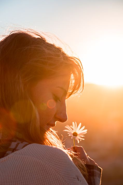 Sunset Portrait Photography Golden Hour, Sunset Photoshoot Ideas Golden Hour, Sunrise Photography People, Sunrise Photoshoot Ideas, Sunset Portrait Photography, Sunset Photography People, Sunrise Portrait, Sunrise Shoot, Sunset Photoshoot Ideas